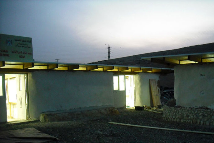 Le aule illuminate grazie all'energia solare