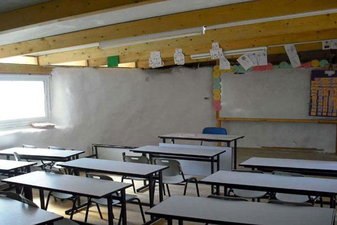 Interno di un'aula verso la lavagna